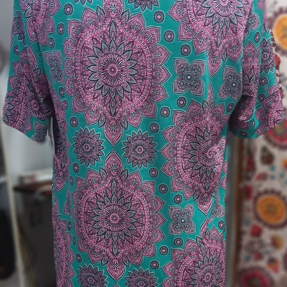 Ashley roads (honey me) top. Teal and pink Mandela print  NWT - Picture 2 of 5
